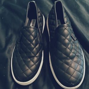 STEVE MADDEN SLIP ONS